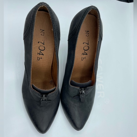 No. 704 B Heels Size 7.5 - Picture 2 of 6